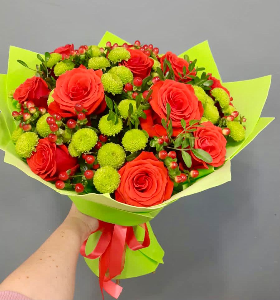 Букет цветов из: Хризантемы и Розы в Сангаре