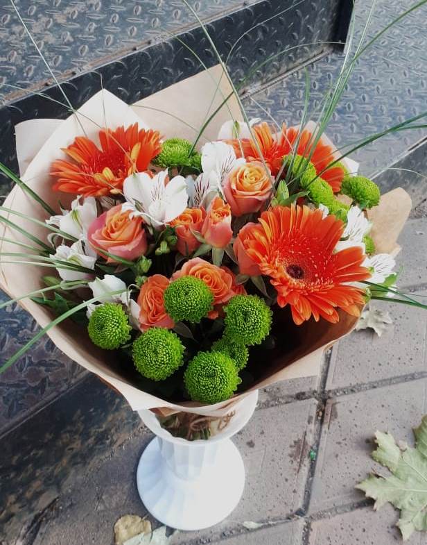 Букет цветов из: Герберы, Хризантемы, Альстромерии и Розы в Сангаре