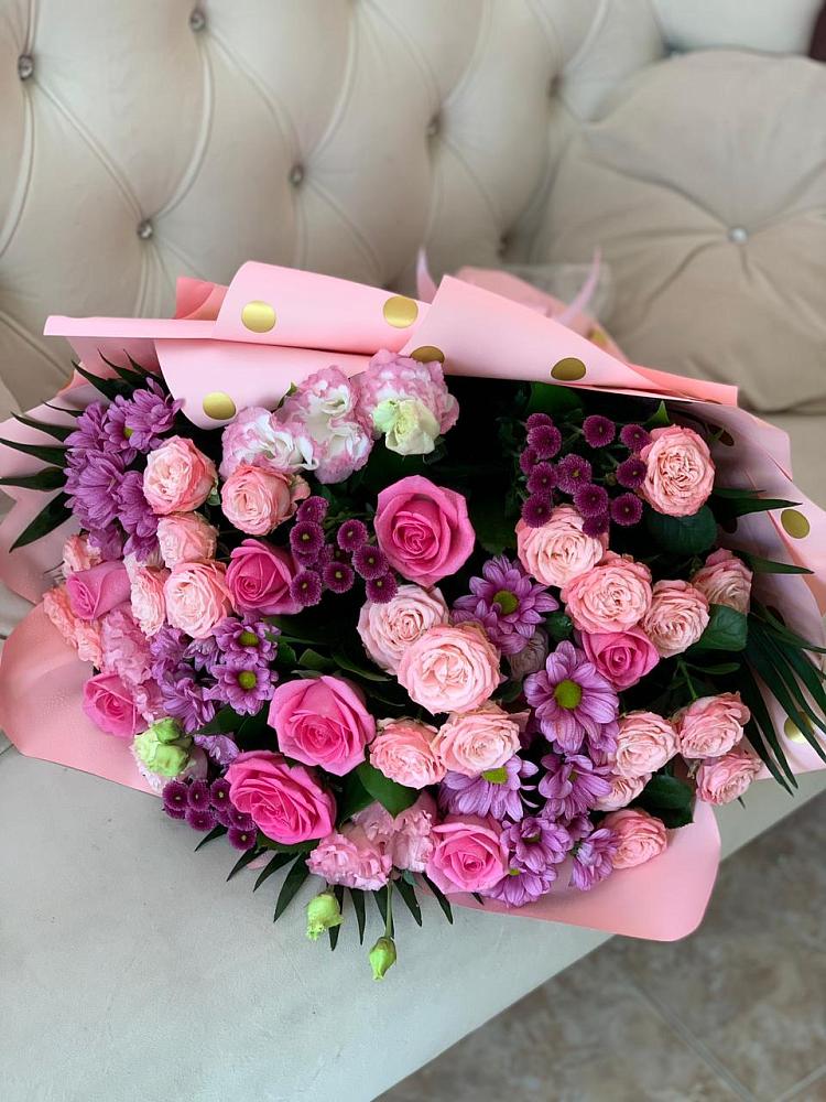 Букет цветов из: Хризантемы, Розы и Лизиантусы в Сангаре