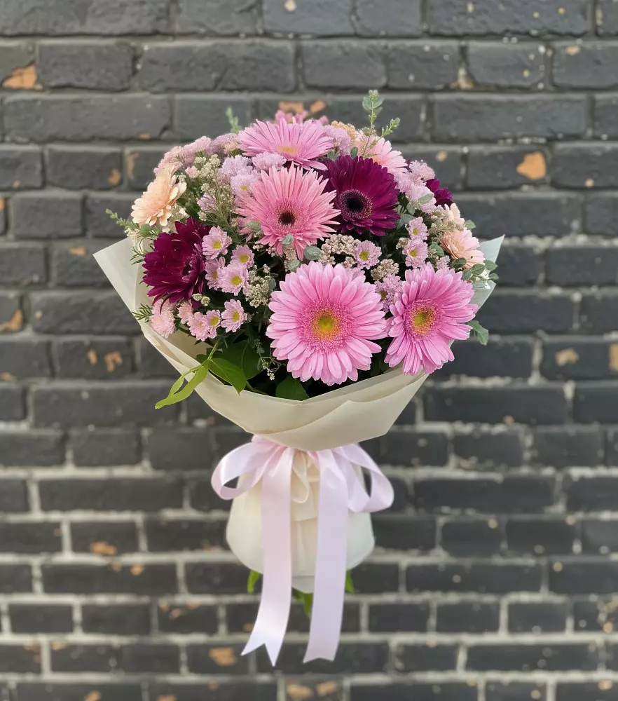 Букет цветов из: Герберы и Хризантемы в Сангаре