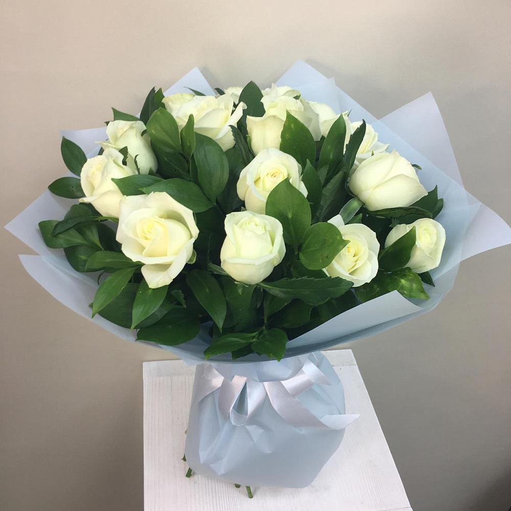 Букет 15 Белых роз Проуд в Сангаре