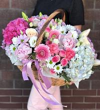 Цветочная композиция из Розы, Хризантемы, Пионы и Лизиантусы в корзине #REPLACE_PRED# Сангаре