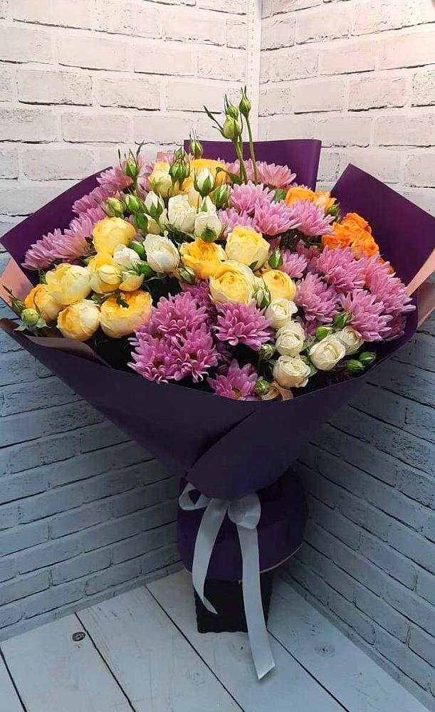Букет цветов из: Хризантемы и Розы в Сангаре