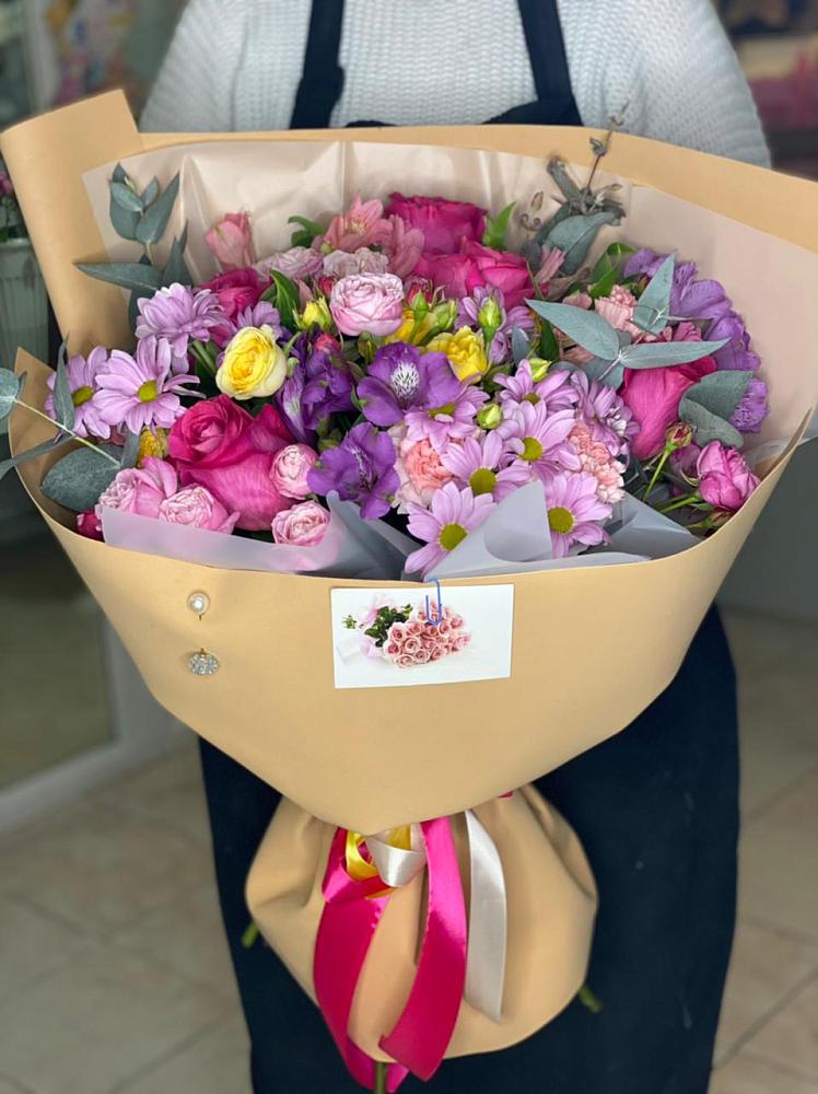 Букет цветов из: Хризантемы, Гвоздики и Альстромерии в Сангаре