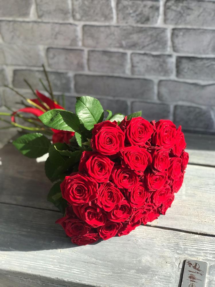 Букет Красные розы Фридом в Сангаре