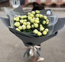 Букет Белые кустовые розы Солинеро в Сангаре
