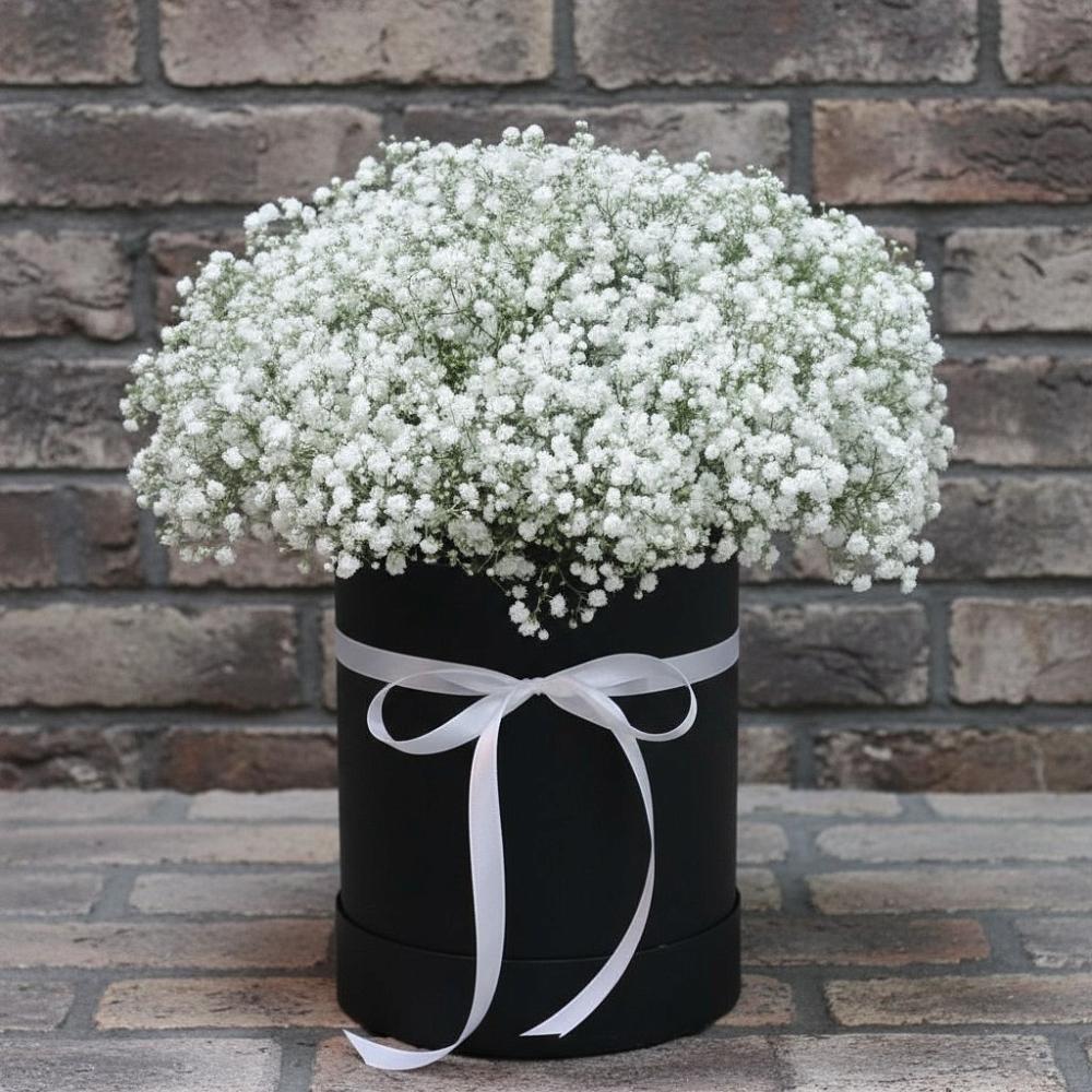 Цветочная композиция из Гипсофила в шляпной коробке в Сангаре