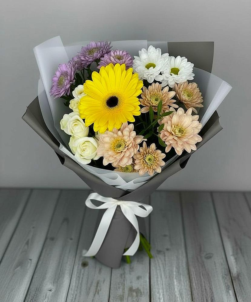 Букет цветов из: Розы, Герберы и Хризантемы в Сангаре