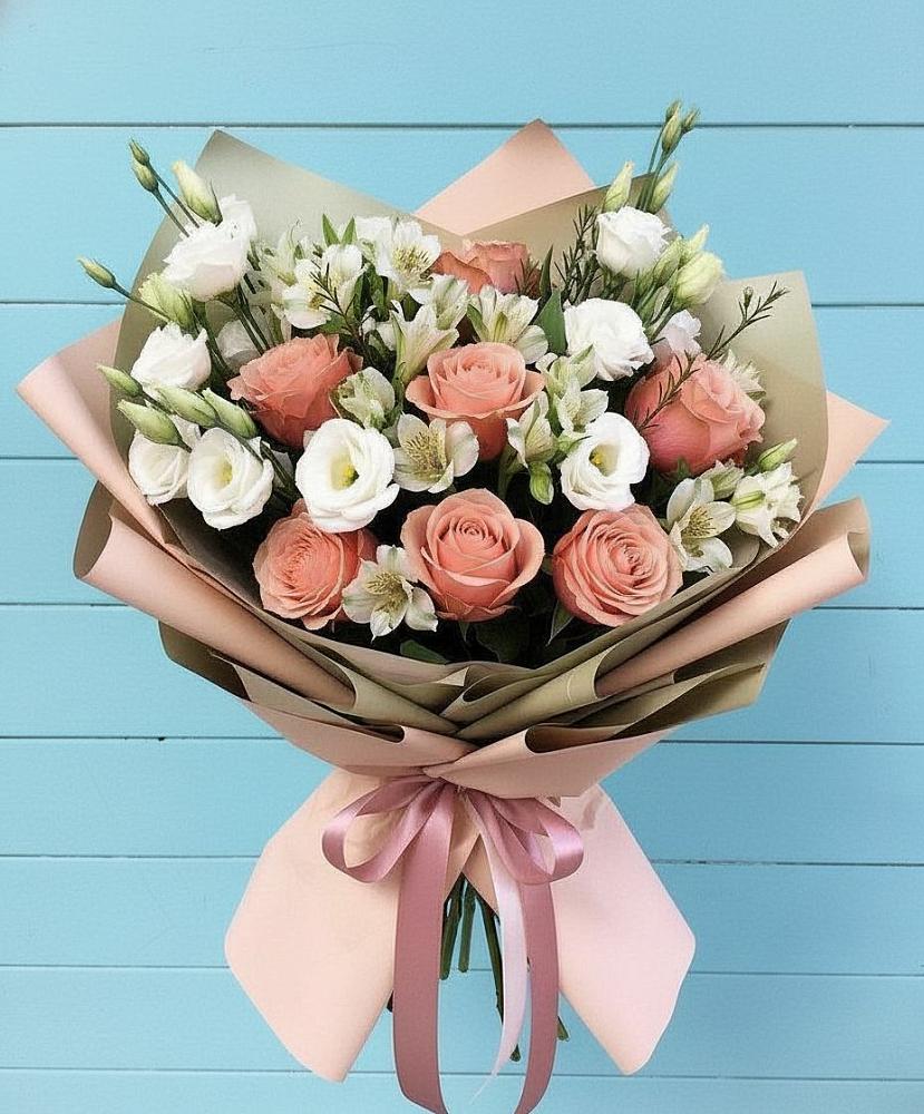 Букет цветов из: Розы, Альстромерии и Лизиантусы в Сангаре