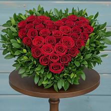 Цветочная композиция из Розы в виде сердца в Сангаре