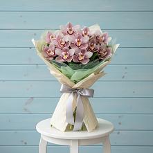 Букет цветов из:  Орхидеи и Розы в Сангаре