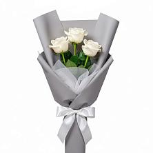 Букет 3 белые розы в Сангаре