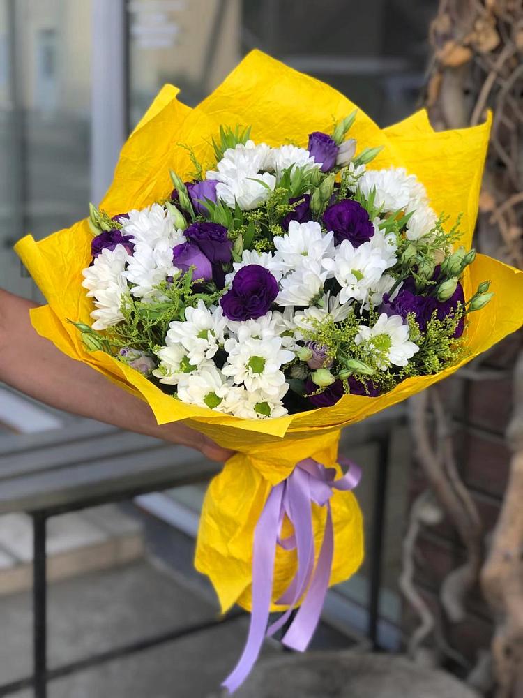 Букет цветов из: Ирисы, Хризантемы и Ромашки в Сангаре