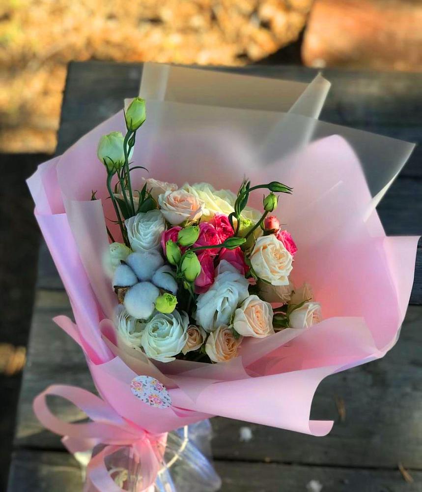 Букет цветов из: Розы и Лизиантусы в Сангаре