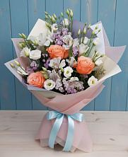 Букет цветов из:  Лизиантусы, Розы, Альстромерии и Гипсофила в Сангаре