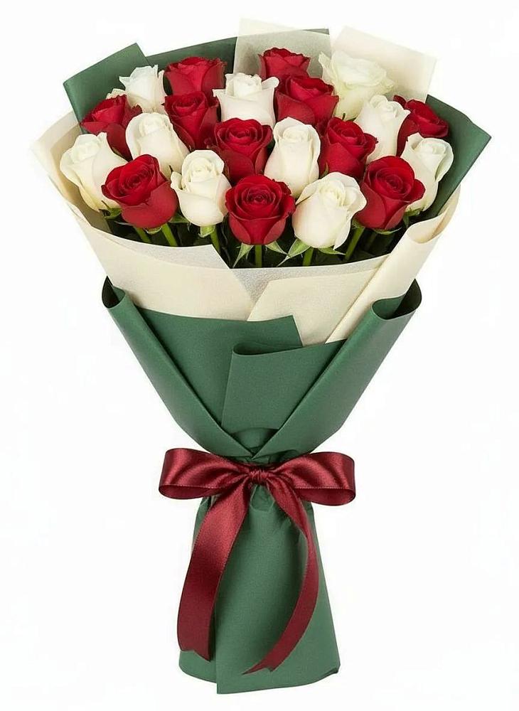 Букет Микс из красных и белых роз в Сангаре