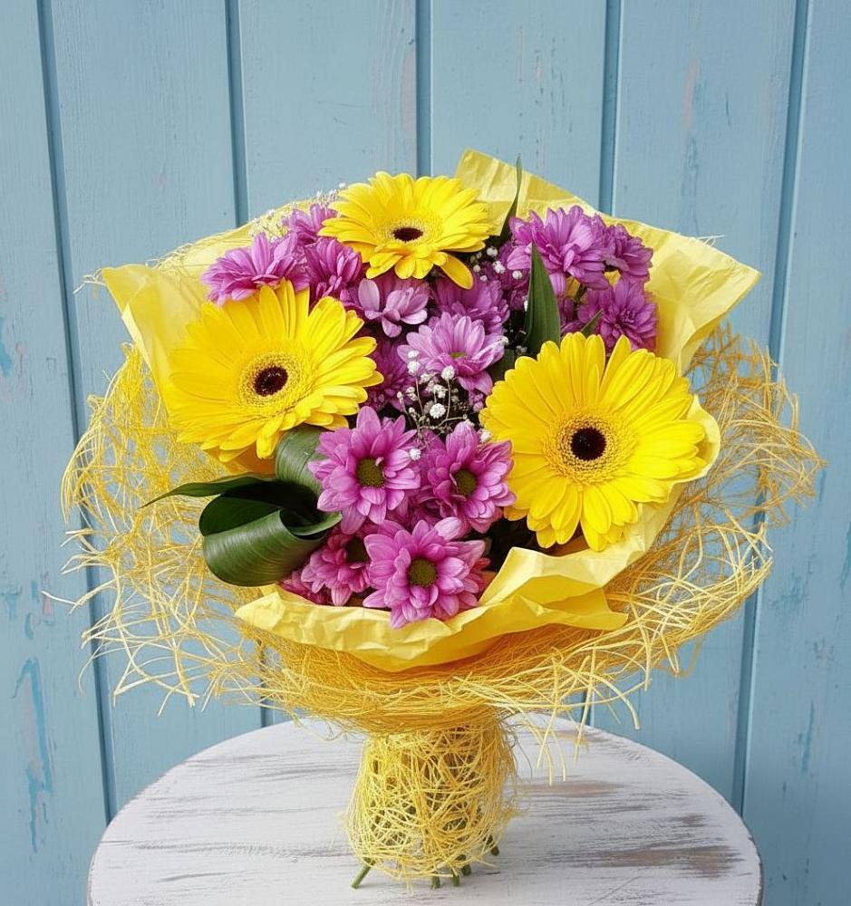 Букет цветов из: Хризантемы и Герберы в Сангаре