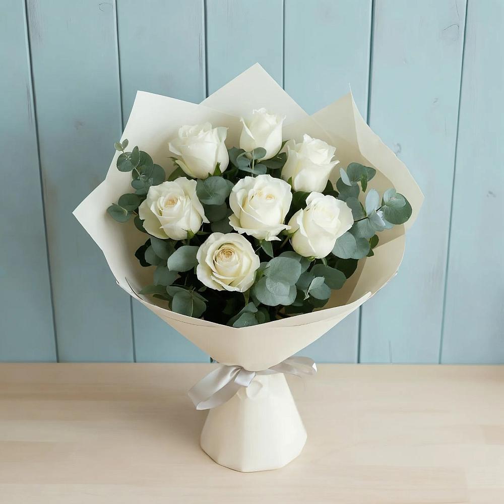 Букет Белые розы в Эвкалипте в Сангаре