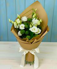 Букет цветов из:  Хризантемы и Лизиантусы в Сангаре