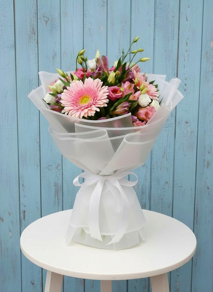 Букет цветов из: Герберы, Альстромерии и Лизиантусы в Сангаре