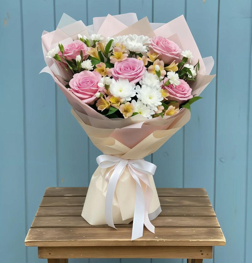 Букет цветов из: Гвоздики, Орхидеи и Розы в Сангаре