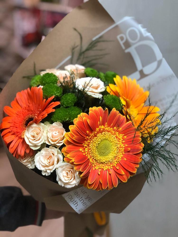 Букет цветов из: Герберы, Хризантемы и Розы в Сангаре