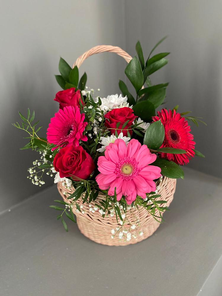 Цветочная композиция из Розы, Хризантемы и Герберы в корзине в Сангаре