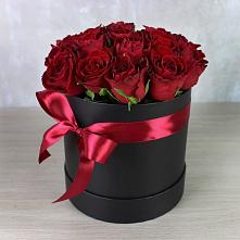 Цветочная композиция из Розы в шляпной коробке в Сангаре