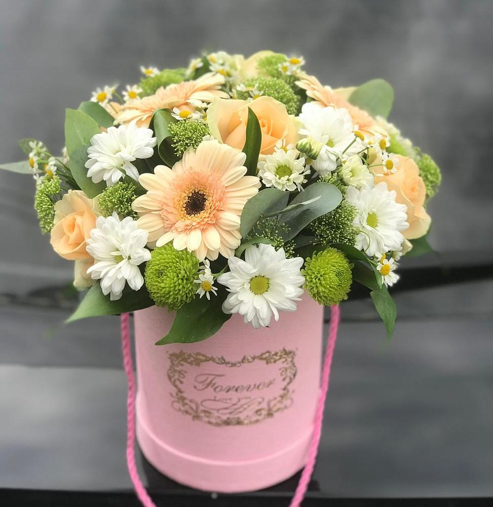 Цветочная композиция из Розы, Герберы и Хризантемы в шляпной коробке в Сангаре