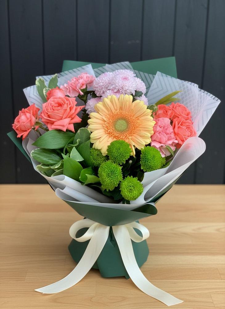 Букет цветов из: Гвоздики, Розы, Герберы и Хризантемы в Сангаре