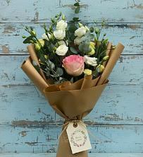 Букет цветов из:  Розы и Лизиантусы в Сангаре